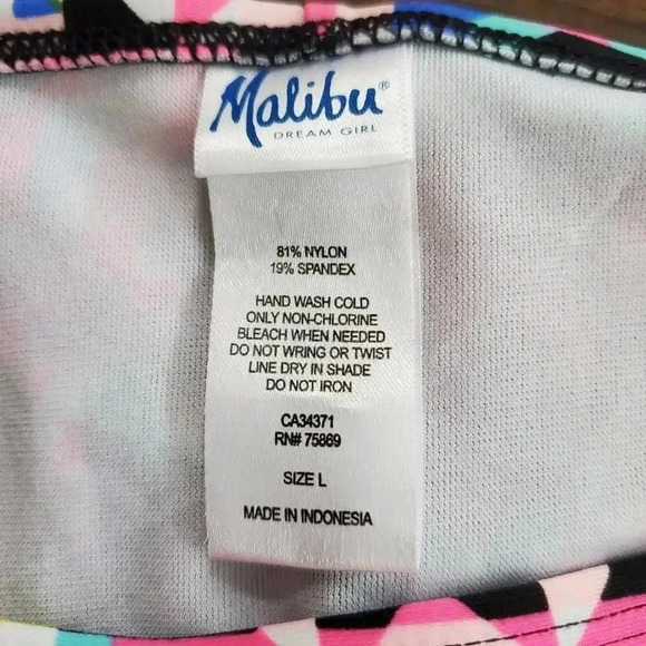 Malibu Dream Girl Bikini in Abstract Geo Print - Picture 8 of 8